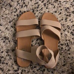 STEVE MADDEN nude sandals
